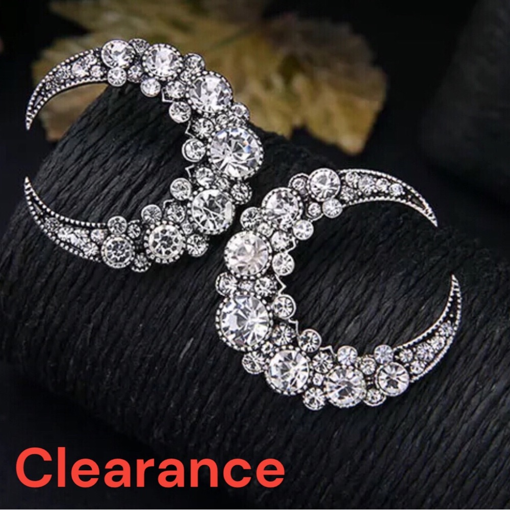 🔴 Crystal Crescent Moon Earrings